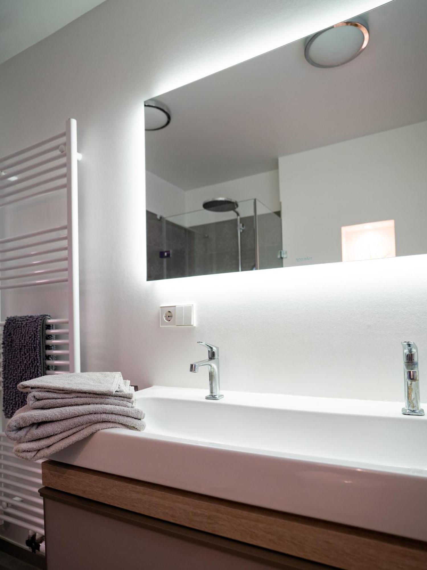 Whirlpool - Zentral - Designloft Mit Xxl Terrasse Apartment Висбаден Екстериор снимка